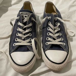 dark blue low top converse women’s size 7
